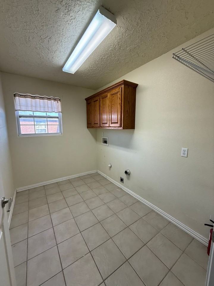 4633 Sandstone Dr - Photo 7 of 21