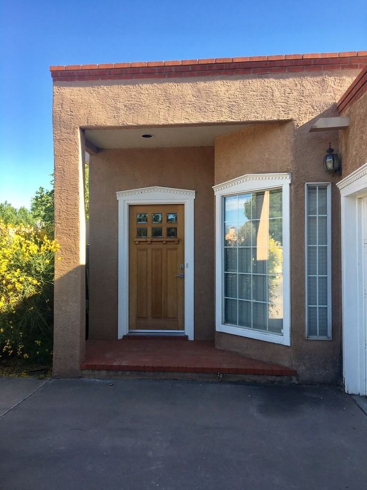2444 Plaza Vizcaya Nw - Photo 2 of 19