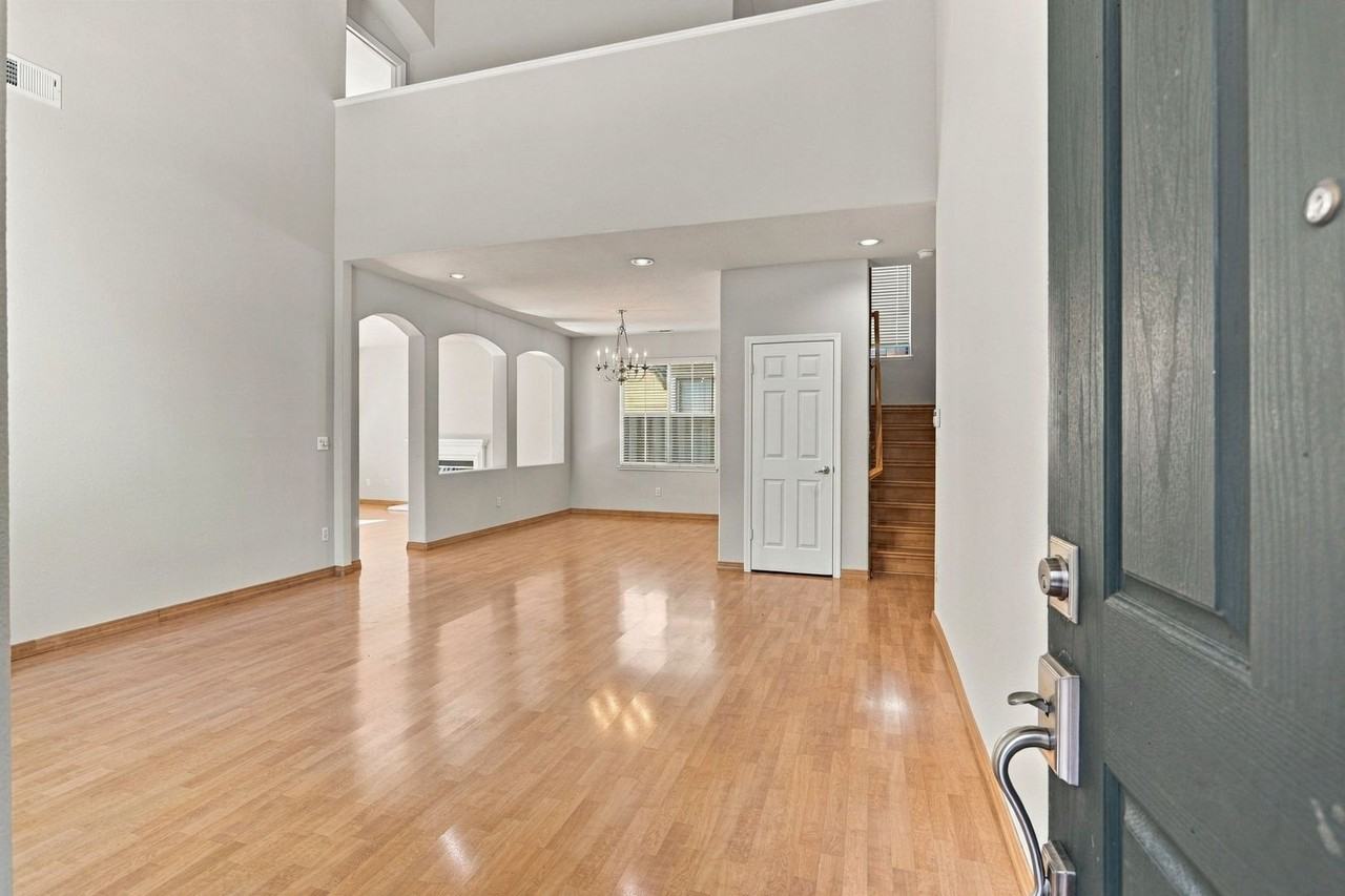 732 Villa Centre Way - Photo 3 of 22