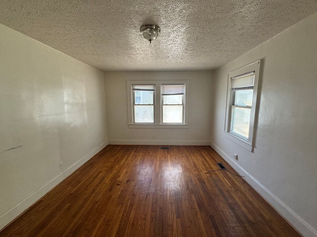 411 Circle Dr W - Photo 5 of 23