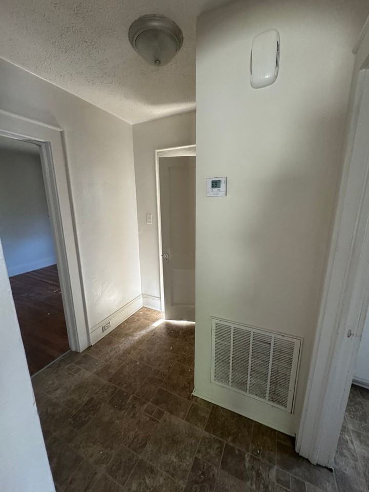 411 Circle Dr W - Photo 7 of 23