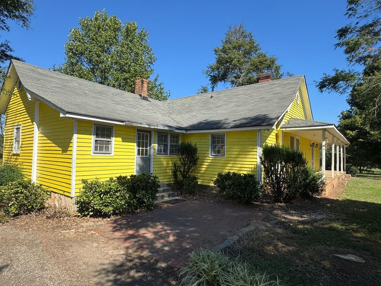 102 Starhill Dr - Photo 2 of 50