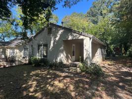 featured image of 523 E Warren St