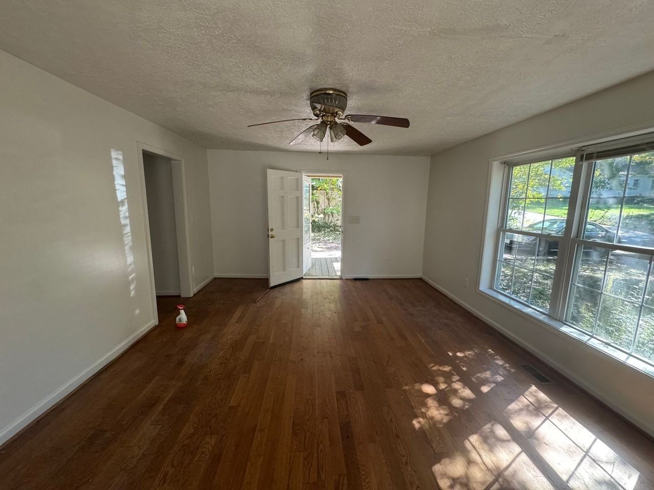 523 E Warren St - Photo 5 of 21