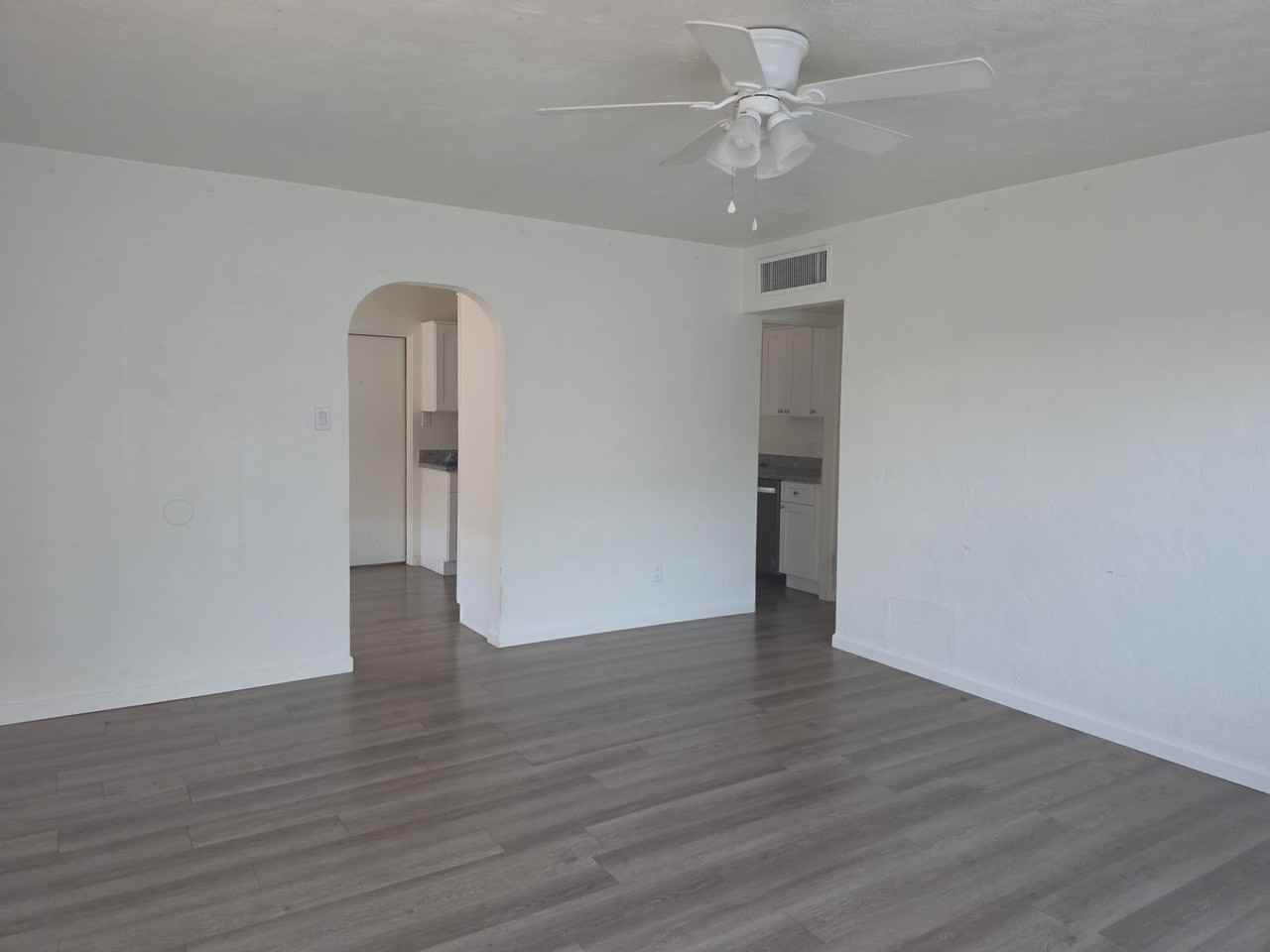 1409 E Hall St - Photo 3 of 11