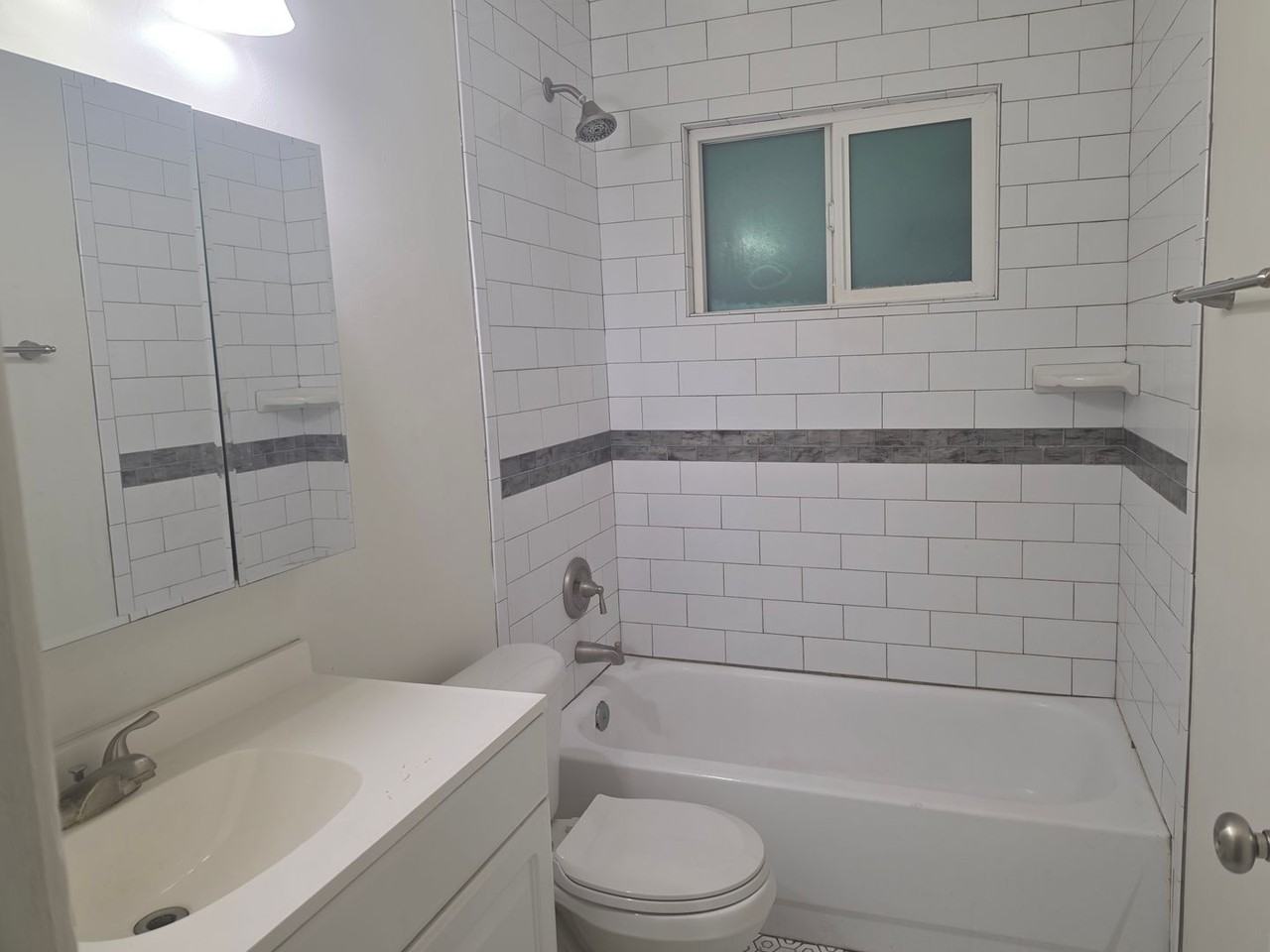 1409 E Hall St - Photo 4 of 11