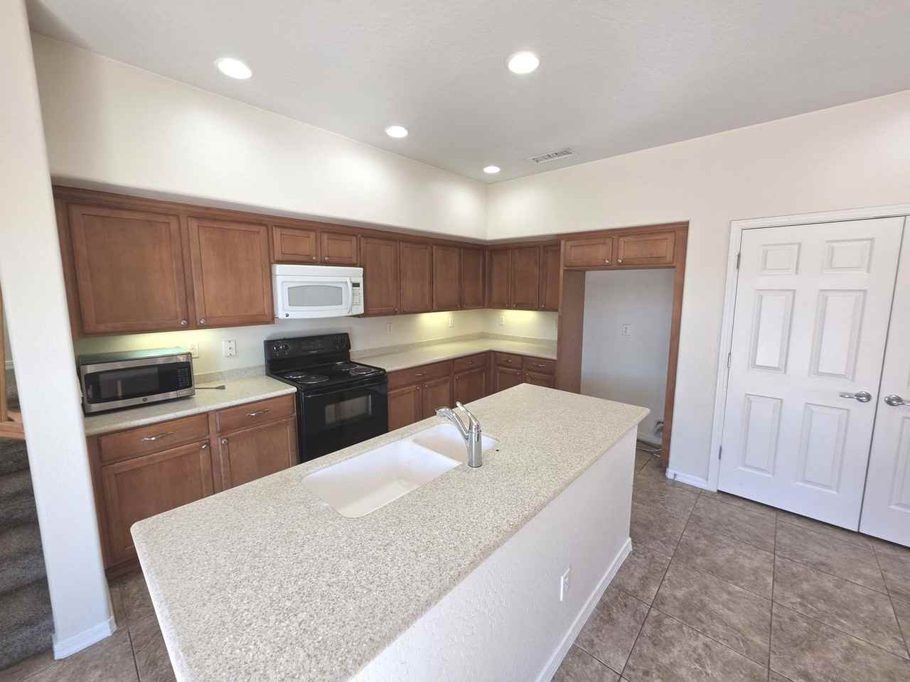 2213 W Kathleen Rd - Photo 7 of 32