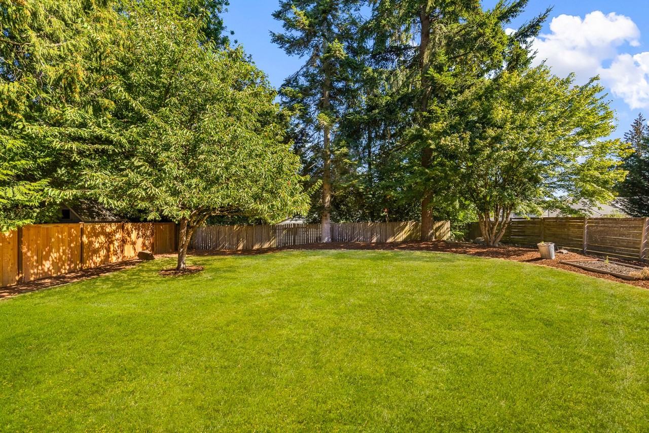 17318 9th Ave Ne - Photo 4 of 28