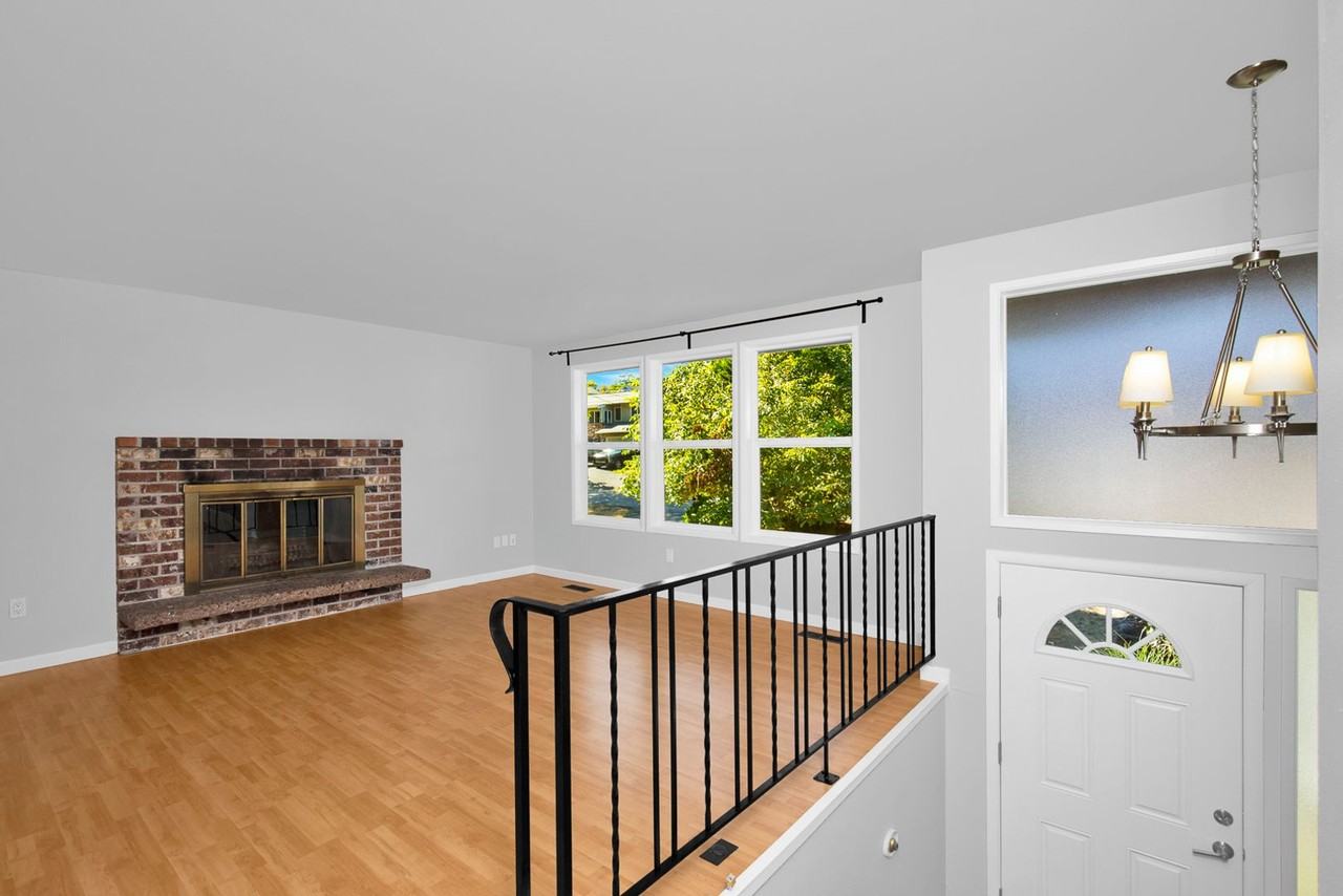 17318 9th Ave Ne - Photo 6 of 28