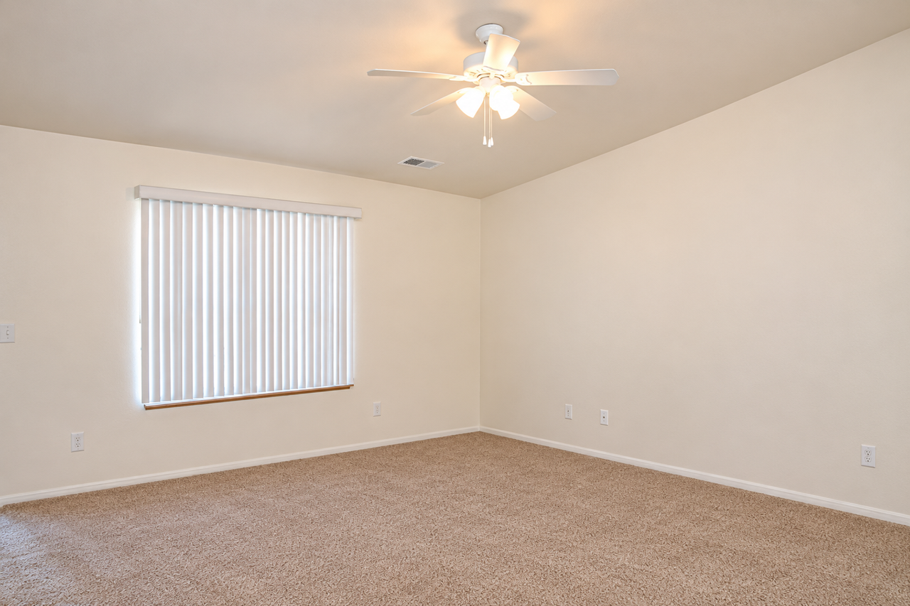 3715 N Taylor Dr - Photo 3 of 13