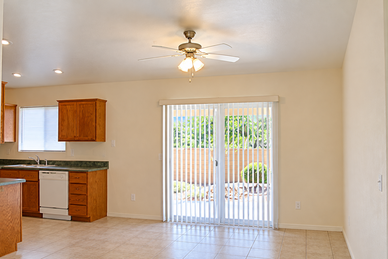 3715 N Taylor Dr - Photo 4 of 13
