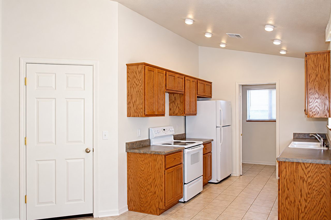 3715 N Taylor Dr - Photo 5 of 13
