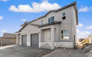 featured image of 2861 Naples Dr