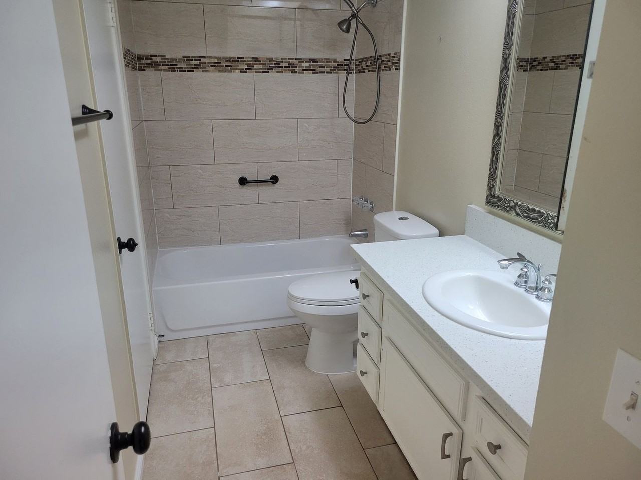 825 W Fletcher Ave #111 - Photo 4 of 7