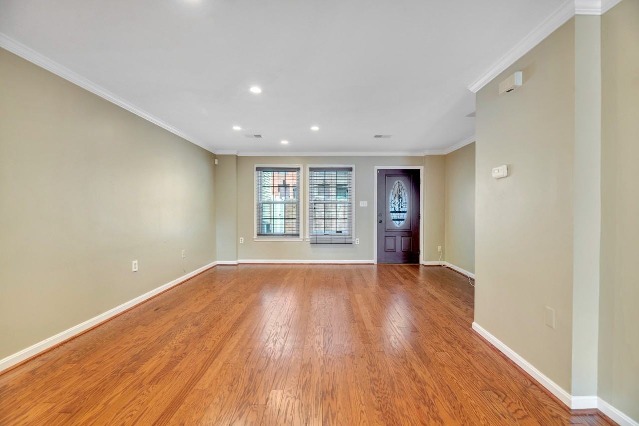 1843 Channing St Ne - Photo 4 of 27