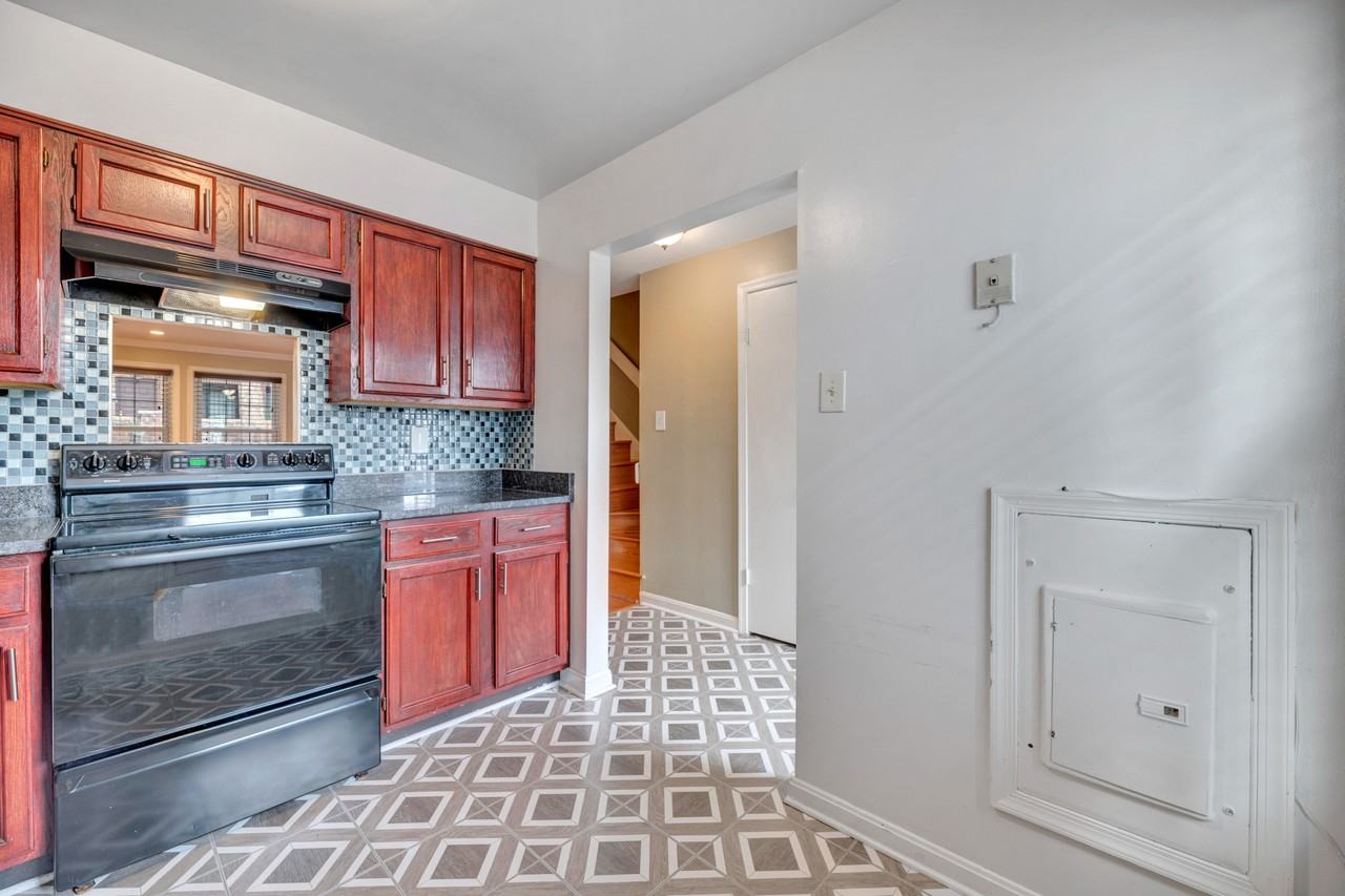 1843 Channing St Ne - Photo 7 of 27