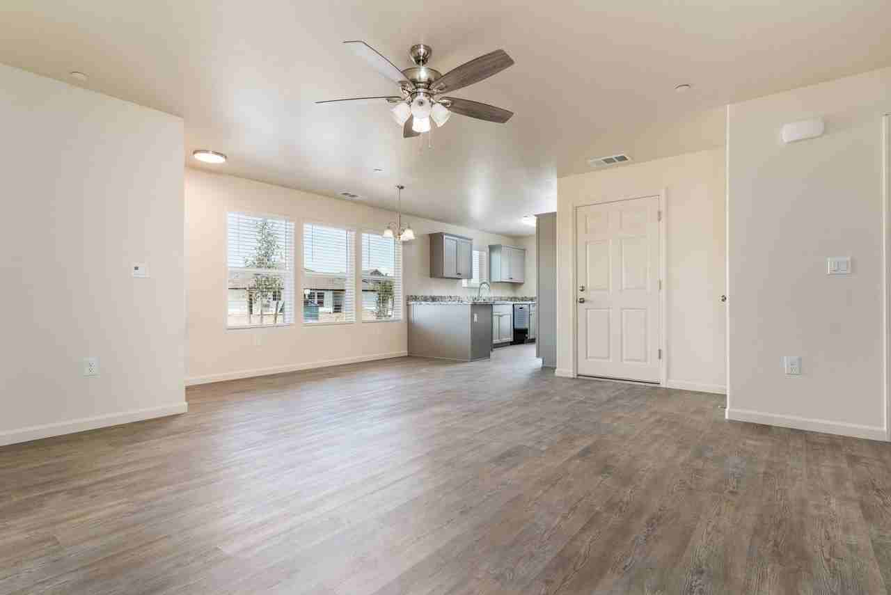 2532 Oakmont Cir - Photo 6 of 21
