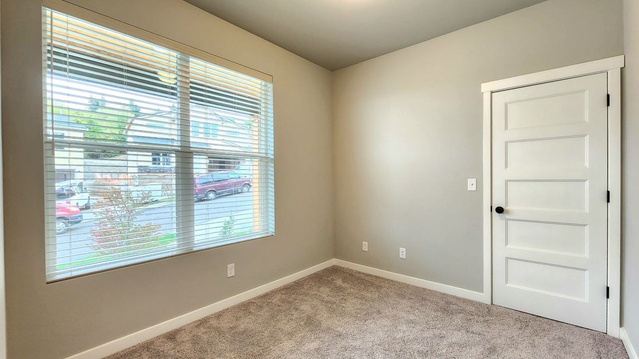 7710 92nd Pl Ne - Photo 4 of 44