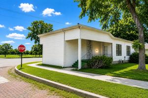 featured image of 351 N 26th St