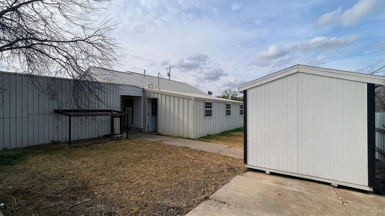 3408 Avenue V - Photo 4 of 24