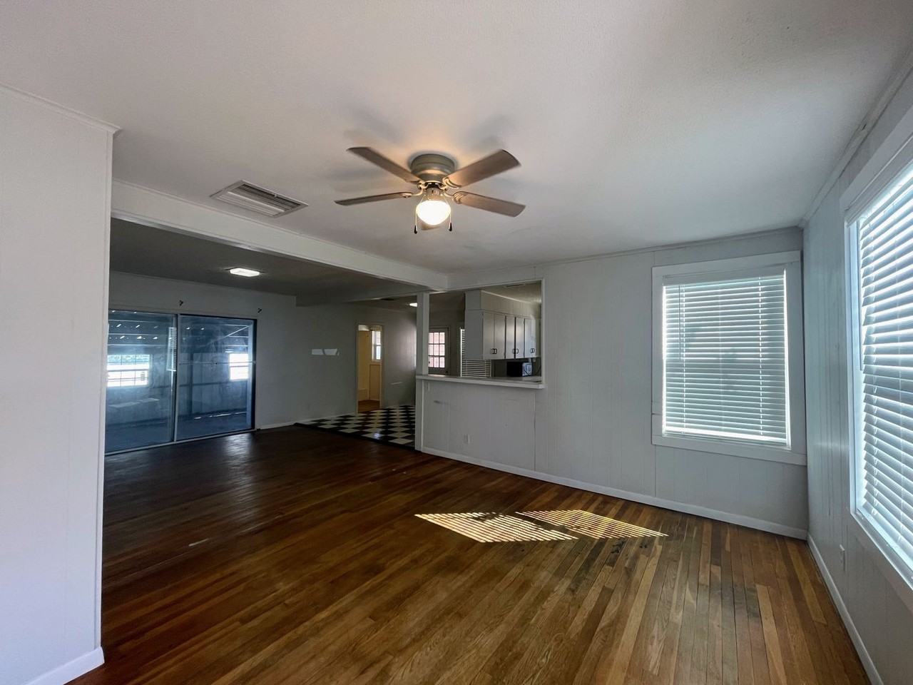 3408 Avenue V - Photo 6 of 24