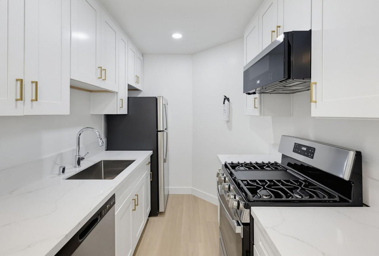 1274 1/2 Essex St - Photo 2 of 12