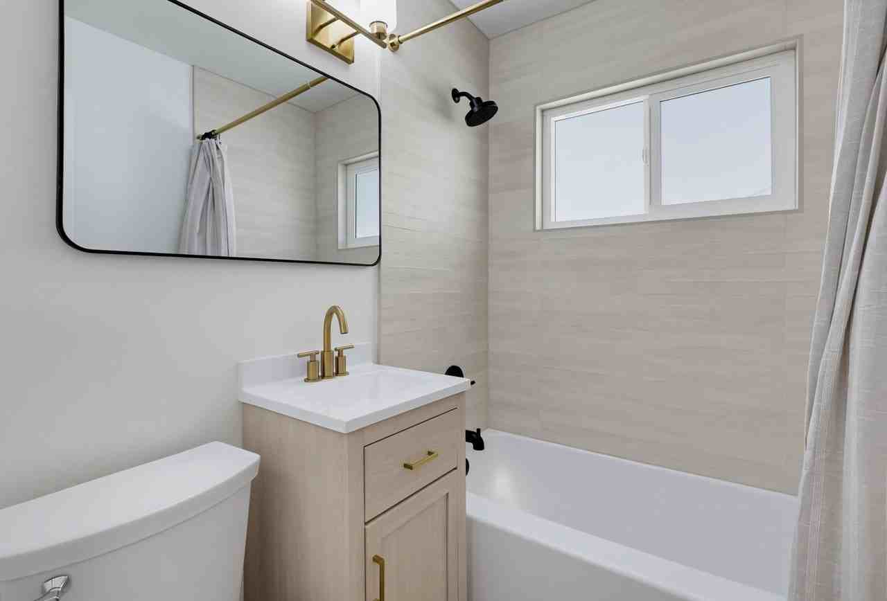 1274 1/2 Essex St - Photo 6 of 12