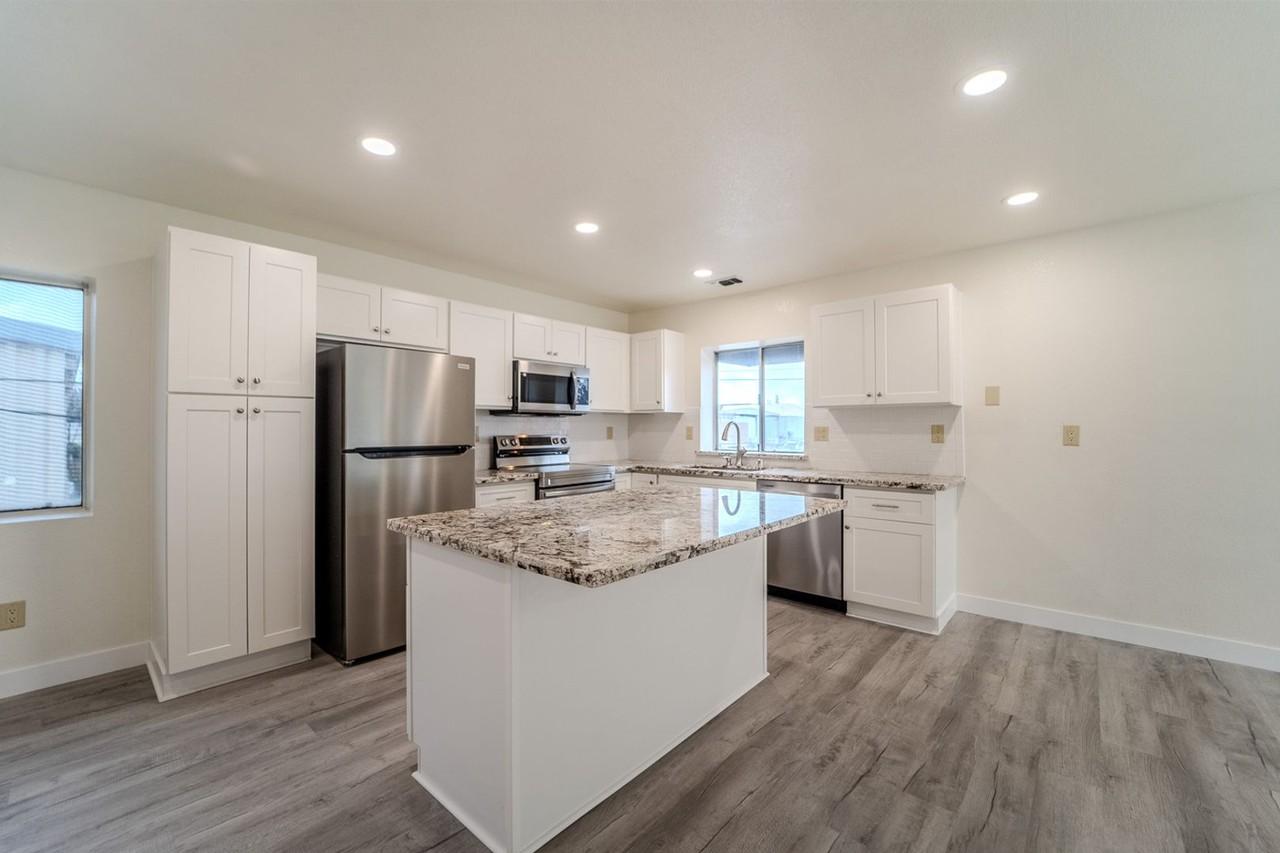 875 Forbes Ave - Photo 6 of 20