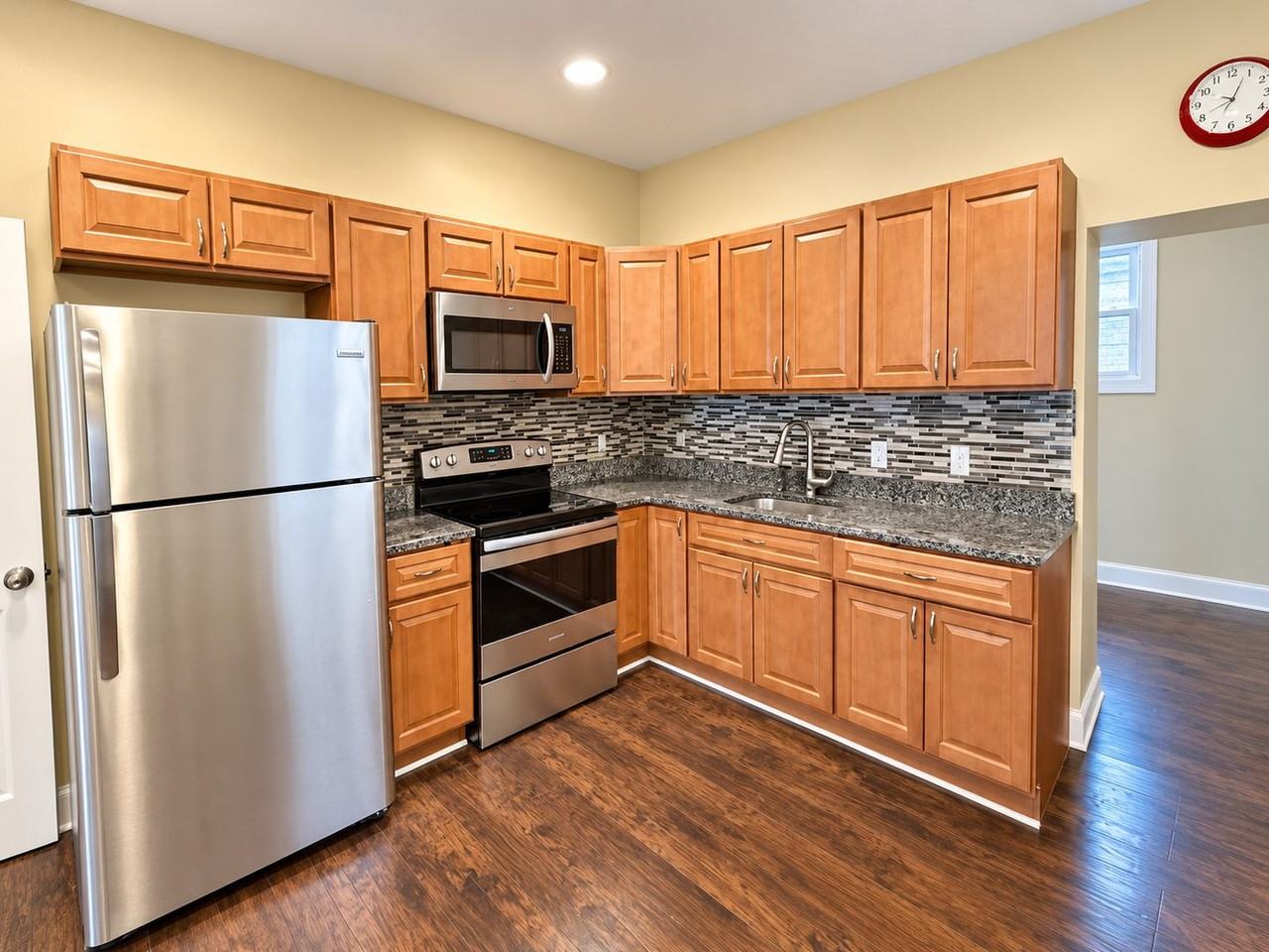 3049 Redner St - Photo 6 of 21