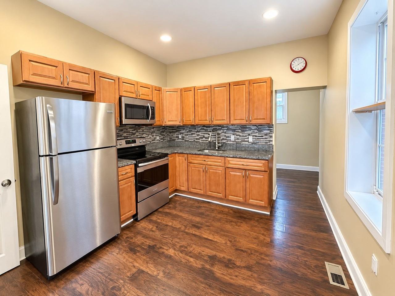 3049 Redner St - Photo 7 of 21