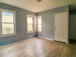 featured image of 32 Essex St