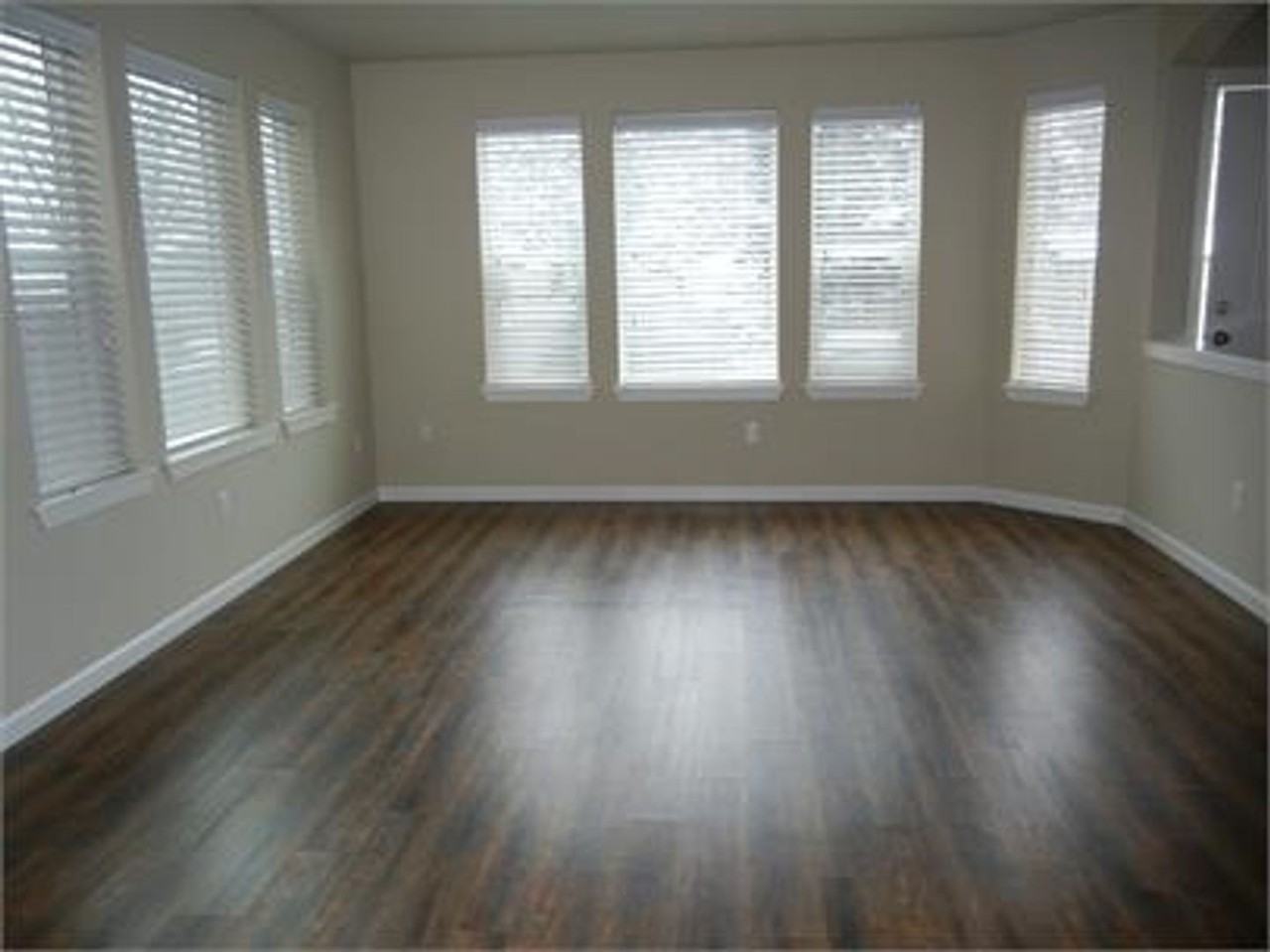 3630 Hoadly St Se - Photo 2 of 28