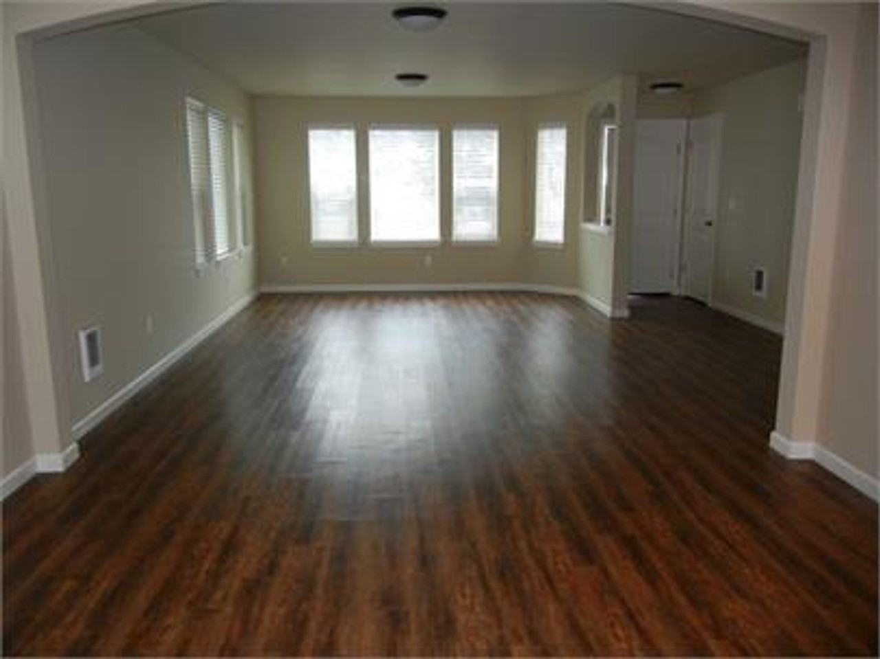 3630 Hoadly St Se - Photo 5 of 28