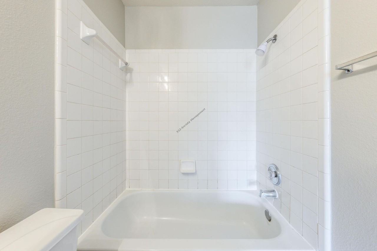 15102 Nuttall Dr - Photo 4 of 38