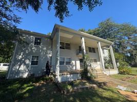 featured image of 713 E Warren St