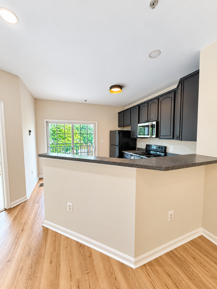 5504 Capital Gateway Dr - Photo 6 of 21