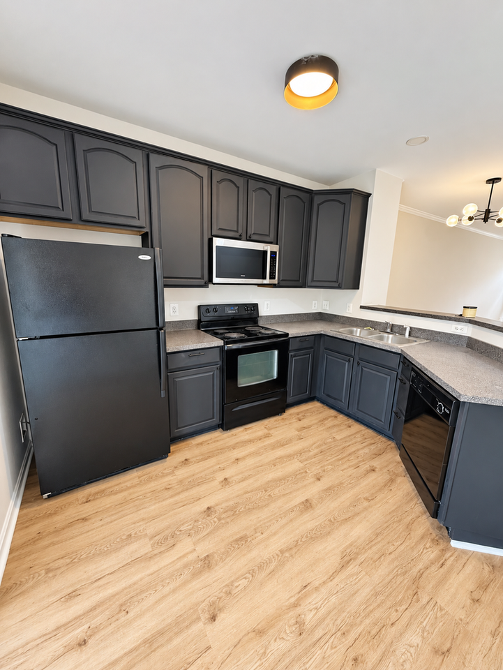5504 Capital Gateway Dr - Photo 7 of 21