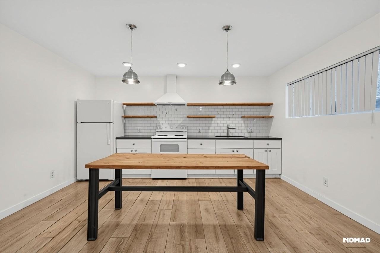 2326 Locust Ave - Photo 5 of 25