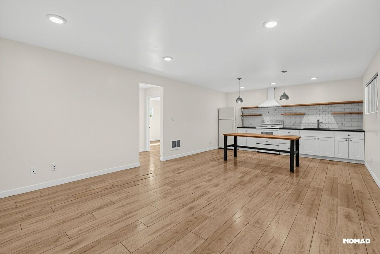 2326 Locust Ave - Photo 4 of 25