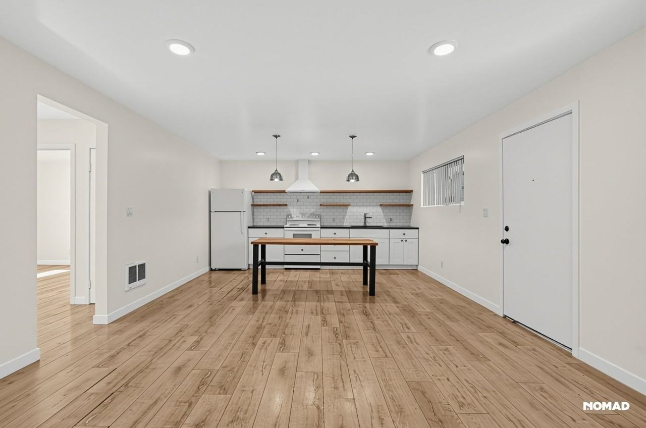 2326 Locust Ave - Photo 2 of 25