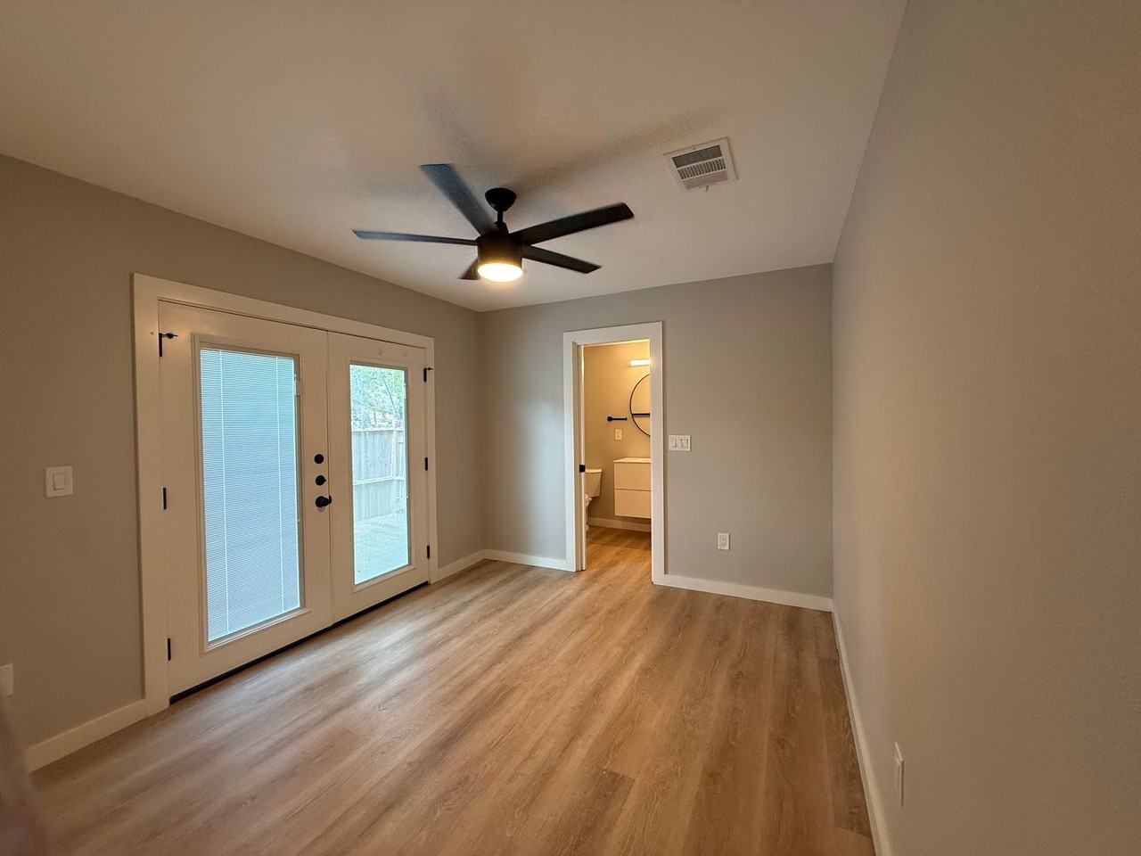 207 Schirra Pl - Photo 5 of 17