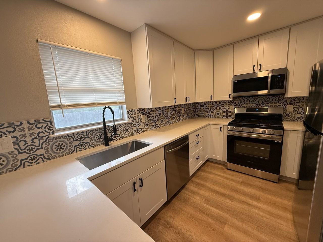 207 Schirra Pl - Photo 7 of 17