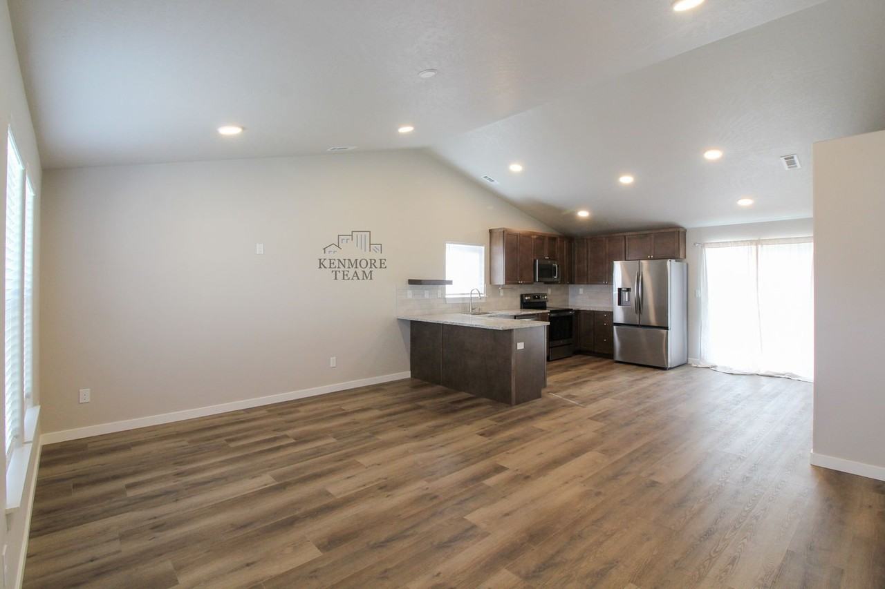 6202 Tyre Dr - Photo 2 of 16