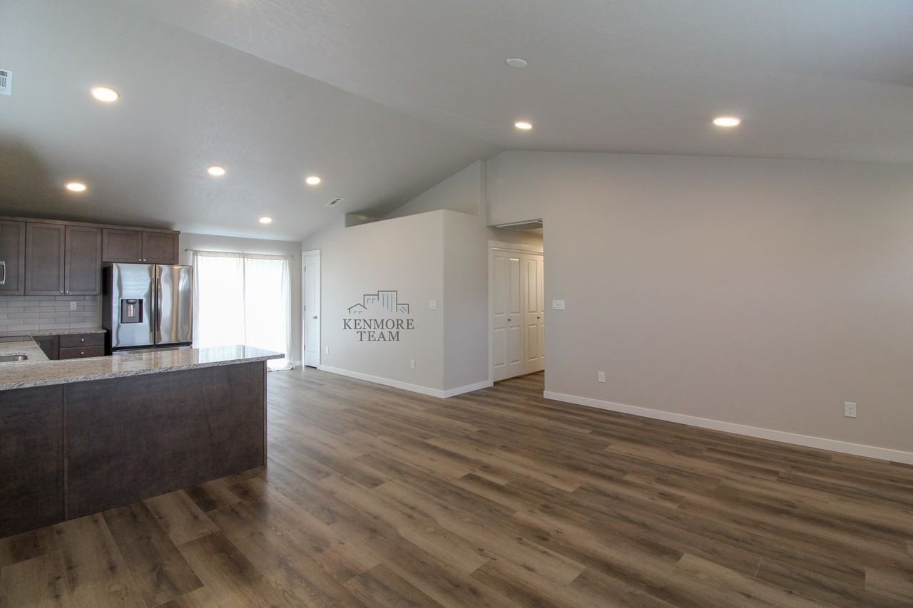 6202 Tyre Dr - Photo 3 of 16
