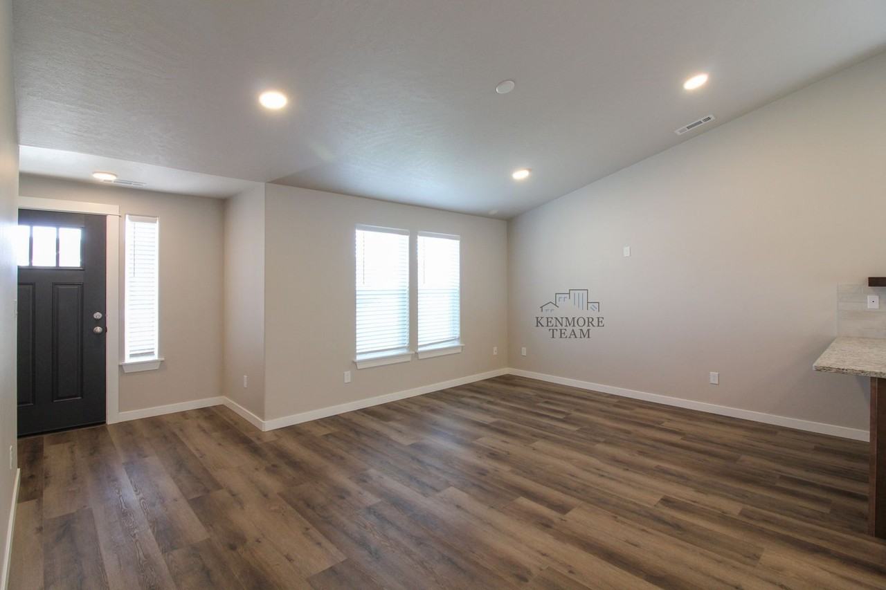 6202 Tyre Dr - Photo 4 of 16