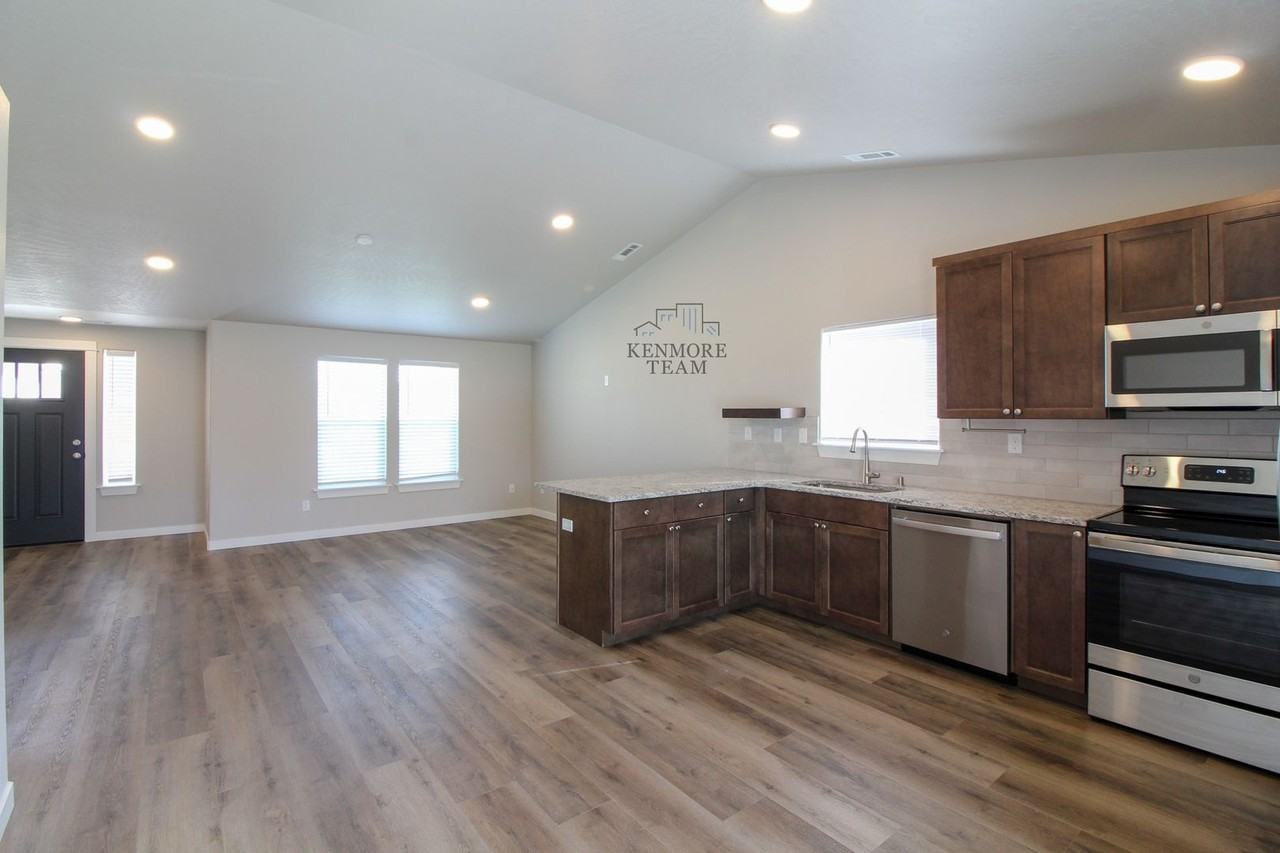 6202 Tyre Dr - Photo 5 of 16