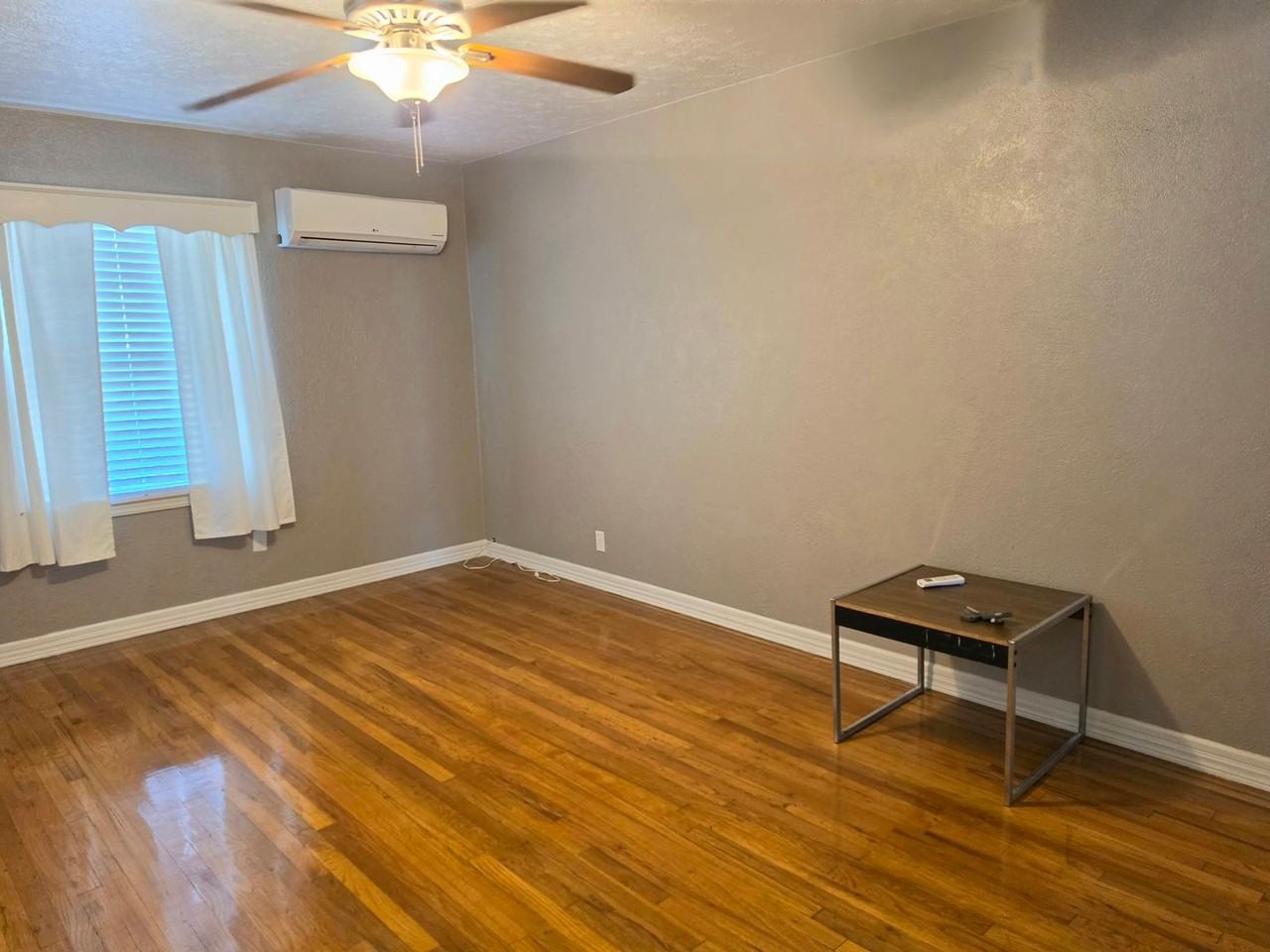 133 S Houston Ave - Photo 3 of 34