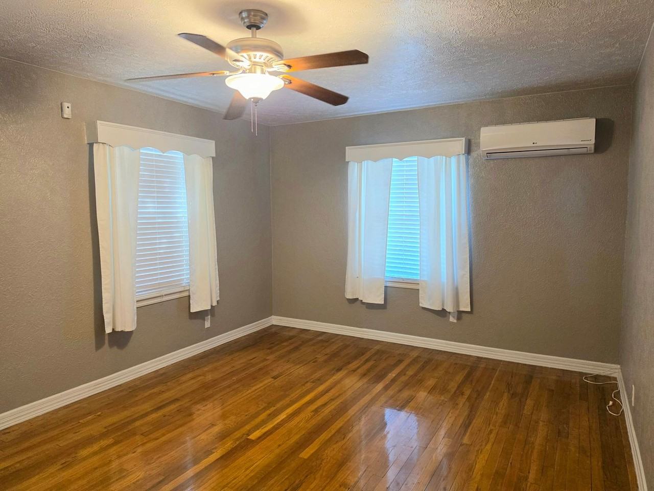 133 S Houston Ave - Photo 4 of 34