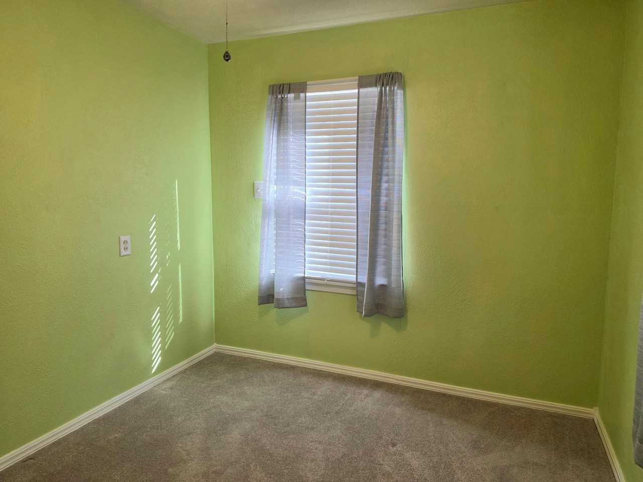 133 S Houston Ave - Photo 7 of 34
