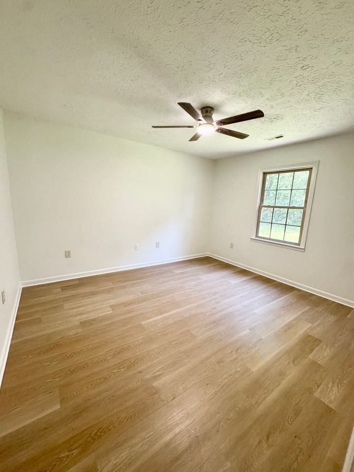 1750 Register Dr - Photo 4 of 28